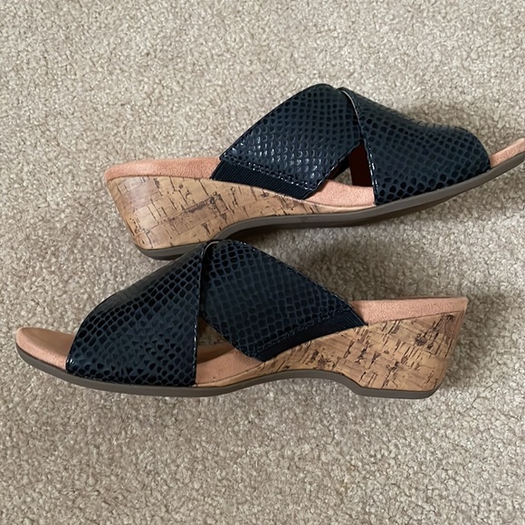 Vionic Sandals - Picture 2 of 4